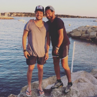 Kev Adams et Cyril Hanouna : Amis complices en vacances à Cannes