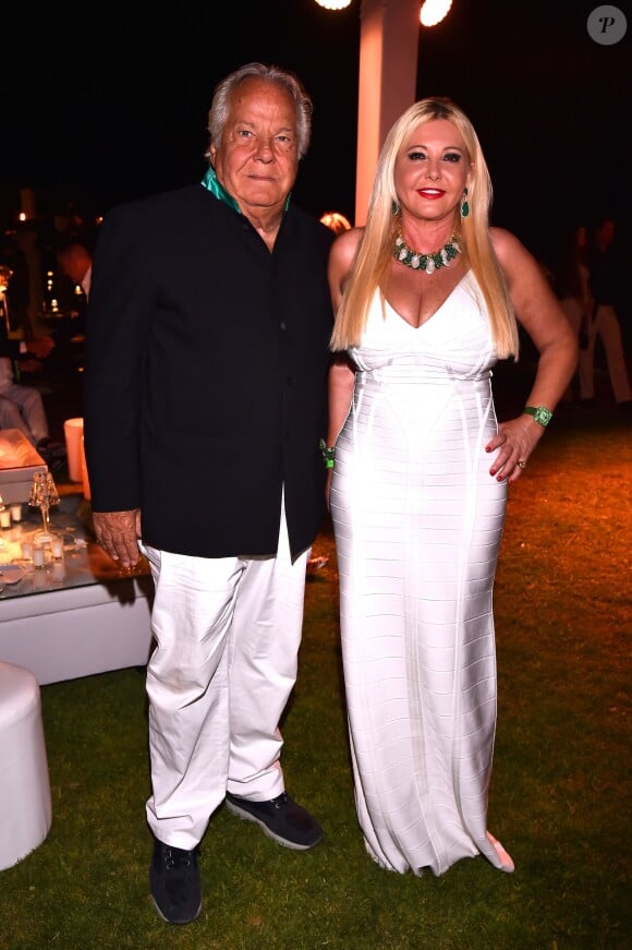 Massimo Gargia et Monika Bacardi lors de la soirée d'anniversaire "Fawaz's Folies" pour les 64 ans de Fawaz Gruosi (de Grisogono) à la Cala di Volpe à Porto-Cervo, Sardaigne, Italie, le 8 août 2016. © Agence/Bestimage