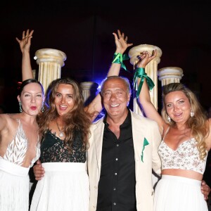 Fawaz Gruosi entouré de ses filles Violetta, Allegra et de sa compagne Sophie Taylor lors de la soirée d'anniversaire "Fawaz's Folies" pour les 64 ans de Fawaz Gruosi (de Grisogono) à la Cala di Volpe à Porto-Cervo, Sardaigne, Italie, le 8 août 2016. © Agence/Bestimage