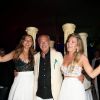 Fawaz Gruosi entouré de ses filles Violetta et Allegra lors de la soirée d'anniversaire "Fawaz's Folies" pour les 64 ans de Fawaz Gruosi (de Grisogono) à la Cala di Volpe à Porto-Cervo, Sardaigne, Italie, le 8 août 2016. © Agence/Bestimage