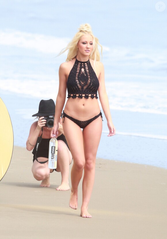 Exclusif - Ava Sambora (fille de Heather Locklear et Richie Sambora) en pleine séance photo à Malibu. Le 13 juin 2016.