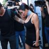 Kim Kardashian fait du shopping chez Revolve Clothing Store à West Hollywood. Kim porte un collier en jean bleu! Le 10 août 2016