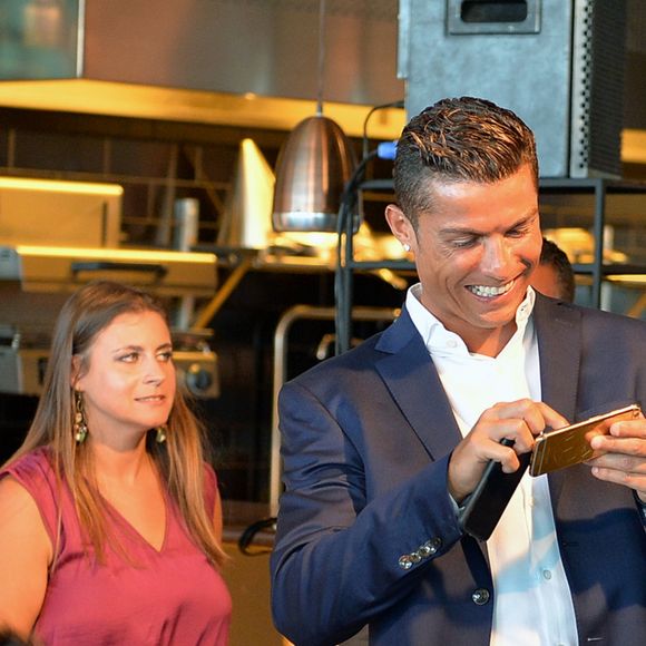 Cristiano Ronaldo lors de l'inauguration à Funchal, à Madère, du Pestana CR7 Hôtel, le 22 juillet 2016, en présence de sa famille et du président du gouvernement local, Miguel Albuquerque. © Look Press Agency/ABACAPRESS.COM