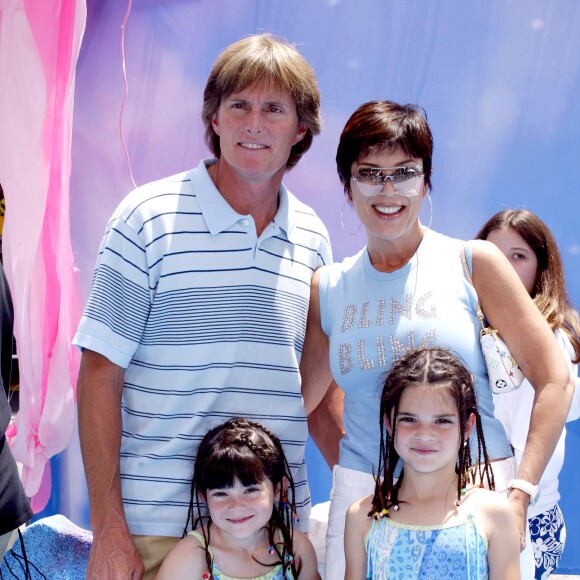 Bruce Jenner et Kris Jenner avec Kylie et Kendall à la première du film "Le monde de Némo" le 18 mai 2003