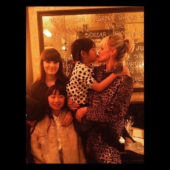 Laeticia Hallyday, sa soeur Margaux et ses filles Jade et Joy à Londres au printemps 2016