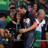 Bradley Wiggins avec sa femme Catherine après sa victoire dans la poursuite par équipe aux Jeux olympiques de Rio de Janeiro le 12 août 2016, sa cinquième médaille d'or. © David Davies/PA Wire/ABACAPRESS.COM