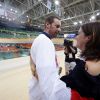 Bradley Wiggins avec sa femme Catherine après sa victoire dans la poursuite par équipe aux Jeux olympiques de Rio de Janeiro le 12 août 2016, sa cinquième médaille d'or. © Owen Humphreys/PA Wire/ABACAPRESS.COM
