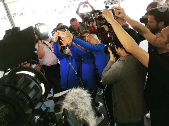 Les Estoniennes Leila, Liina et Lily Luik, premières triplées de l'Histoire des Jeux olympiques, en pleine séance de selfies lors d'une conférence de presse avant de disputer ensemble le marathon de Rio de Janeiro le 14 août 2016. Photo issue de leur compte Instagram commun.