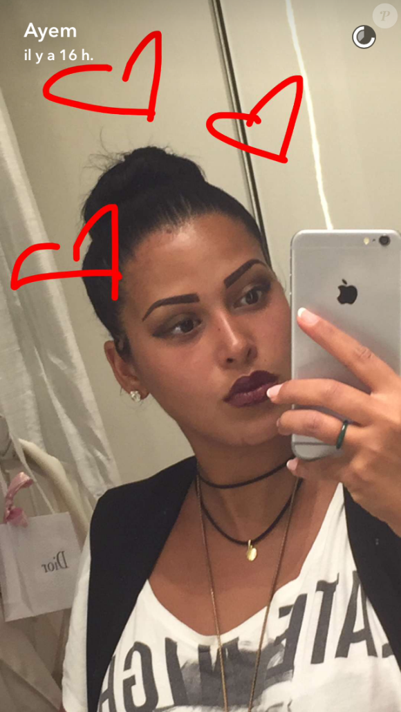 Ayem Nour, maman depuis deux mois, est au régime et ce n'est pas toujours facile ! Août 2016.