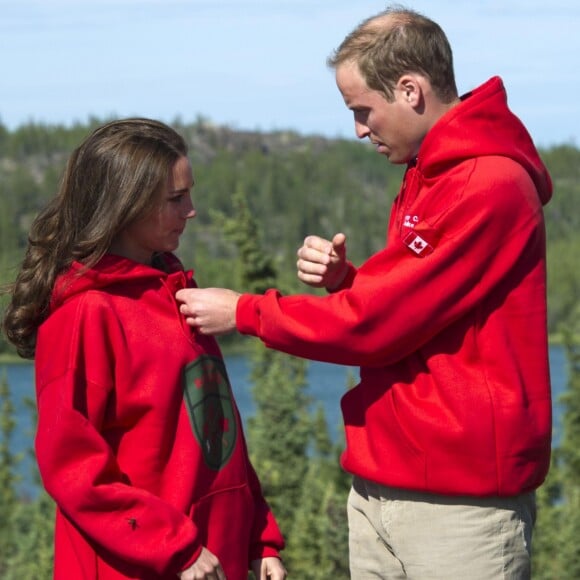 Le duc et la duchesse de Cambridge au lac Blatchford lors de leur tournée royale au Canada le 5 juillet 2011.