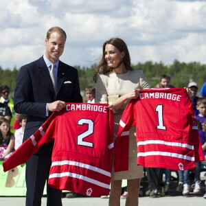 Le duc et la duchesse de Cambridge au lac Blatchford lors de leur tournée royale au Canada le 5 juillet 2011.