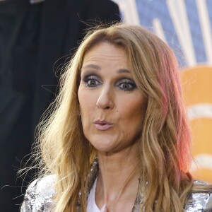 Céline Dion donne un concert lors de sa participation à l'émission "Today" de la chaîne NBC au Rockefeller Plaza à New York, le 22 juillet 2016.