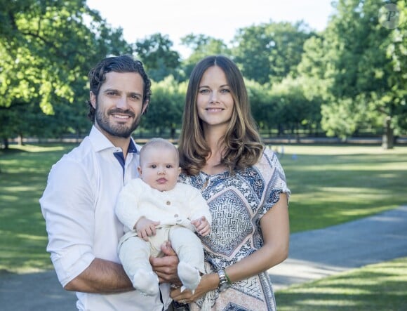 Carl Philip de Suède, sa femme la princesse Sofia et leur fils le prince Alexander, le 22 août 2016