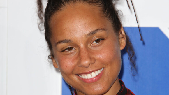 Alicia Keys critiquée sans maquillage : Son mari Swizz Beatz monte au créneau