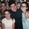 Charlie Sheen avec ses filles Sam et Lola ainsi que son ex-femme Denise Richards. Photo publiée sur Instagram, le 1er septembre 2016
