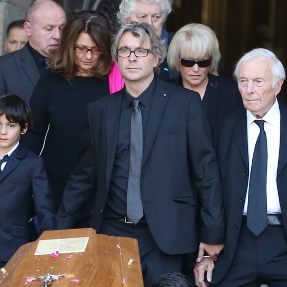 Mathilde Vitry (fille de Sylvie Joly), Grégoire Vitry (fils de Sylvie Joly) et Pierre Vitry, le mari de Sylvie Joly - Sorties des obsèques de Sylvie Joly en l'église Saint-Sulpice à Paris le 9 septembre 2015.