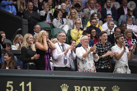 Le clan de Marcus Willis lors de son deuxième tour du tournoi de Wimbledon contre Roger Federer le 29 juin 2016.