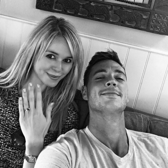 Marcus Willis et sa fiancée Jenny Bate, ici lors de l'annonce de leurs fiançailles sur Instagram en juillet 2016. attendent leur premier enfant pour mars 2017.