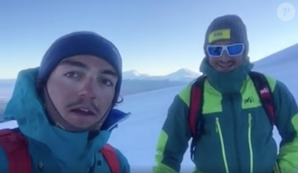 Pierre Colonge (à gauche) a trouvé la mort à 20 ans le 4 septembre 2016 lors d'une randonnée à ski "dans le ciel chilien", première étape du projet "Le Monde à Ski" qu'il menait avec son frère Julien Colonge. Image issue d'une vidéo Facebook réalisée lors de l'ascension du Llaima, un volcan au Chili, en août 2016.