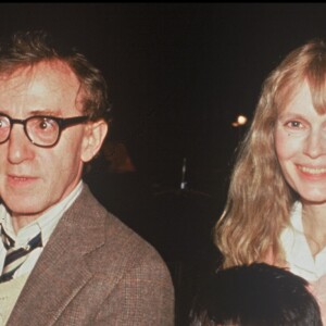 Woody Allen, Mia Farrow et deux de leurs enfants dont Dylan en 1987.
