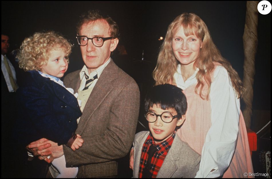 Woody Allen, Mia Farrow et deux de leurs enfants dont Dylan en 1987