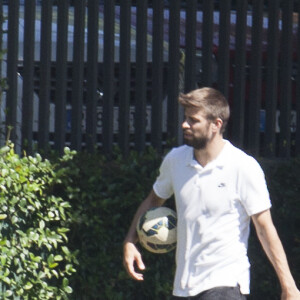 Shakira et son compagnon Gerard Piqué sortent jouer au tennis avec leurs enfants Milan et Sasha à Barcelone le 3 septembre 2016.