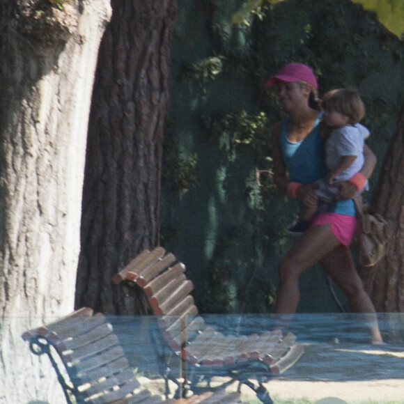Shakira et son compagnon Gerard Piqué sortent jouer au tennis avec leurs enfants Milan et Sasha à Barcelone le 3 septembre 2016.