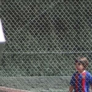 Shakira et son compagnon Gerard Piqué sortent jouer au tennis avec leurs enfants Milan et Sasha à Barcelone le 3 septembre 2016.