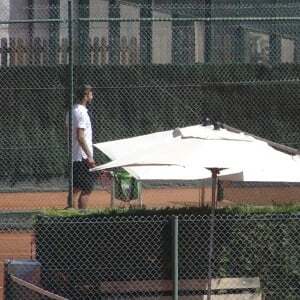 Shakira et son compagnon Gerard Piqué sortent jouer au tennis avec leurs enfants Milan et Sasha à Barcelone le 3 septembre 2016.