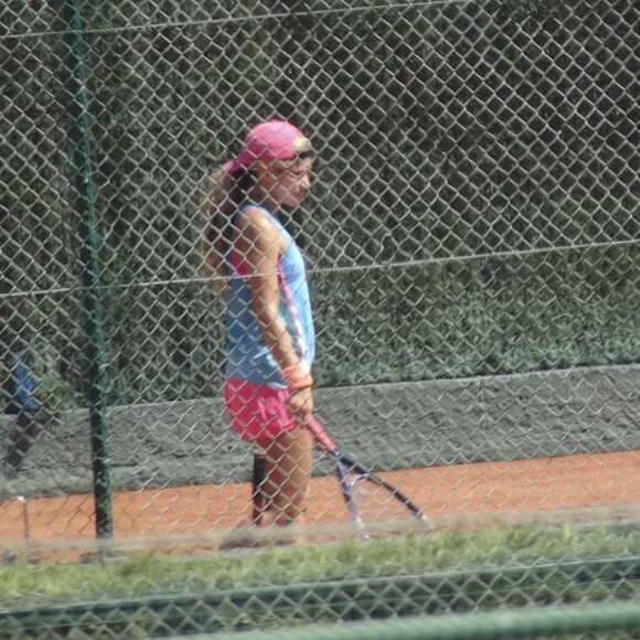 Shakira et son compagnon Gerard Piqué sortent jouer au tennis avec leurs enfants Milan et Sasha à Barcelone le 3 septembre 2016.