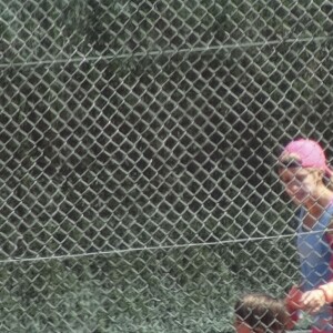 Shakira et son compagnon Gerard Piqué sortent jouer au tennis avec leurs enfants Milan et Sasha à Barcelone le 3 septembre 2016.