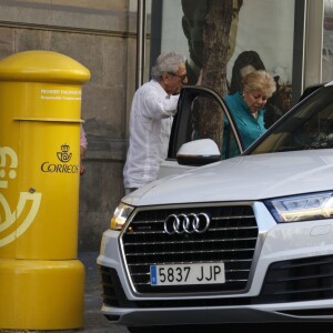 Les parents de Shakira arrivent à sa maison de Barcelone pour fêter l'anniversaire du père de Shakira le 3 septembre 2016.