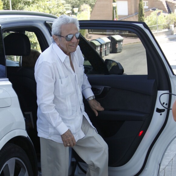 Les parents de Shakira arrivent à sa maison de Barcelone pour fêter l'anniversaire du père de Shakira le 3 septembre 2016.