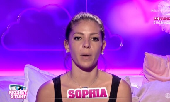 Sophia au confessionnal - "Secret Story 10", sur NT1. Le 7 septembre 2016.