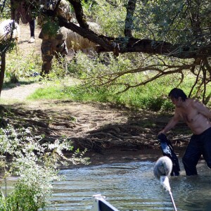 Image du tournage du film On the Milky Way d'Emir Kusturica avec Monica Bellucci aux cascades de Kravika en Bosnie en septembre 2013