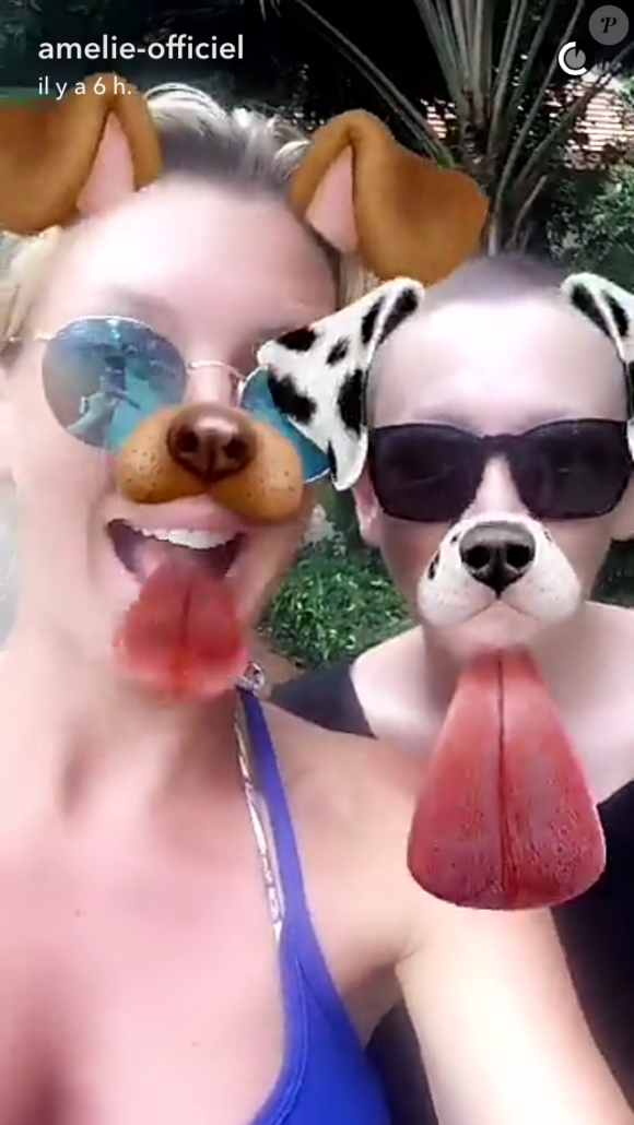 Amélie Neten et sa soeur Jen en Thaïlande, partagent leur retrouvailles sur Snapchat, juillet 2016