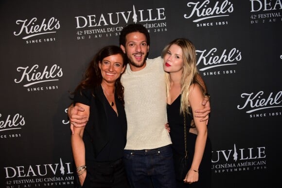 Anne-Gaëlle Kerdranvat (Directrice Générale Kiehl's France), Vincent Dedienne et Philippine Meites au Kiehl's Club lors du 42ème Festival du Cinéma Américain de Deauville.