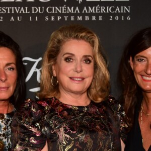 Nathalie Debras (Directrice de la communication L'Oréal Luxe France), Catherine Deneuve et Anne-Gaëlle Kerdranvat (Directrice Générale Kiehl's France) au Kiehl's Club lors du 42ème Festival du Cinéma Américain de Deauville.