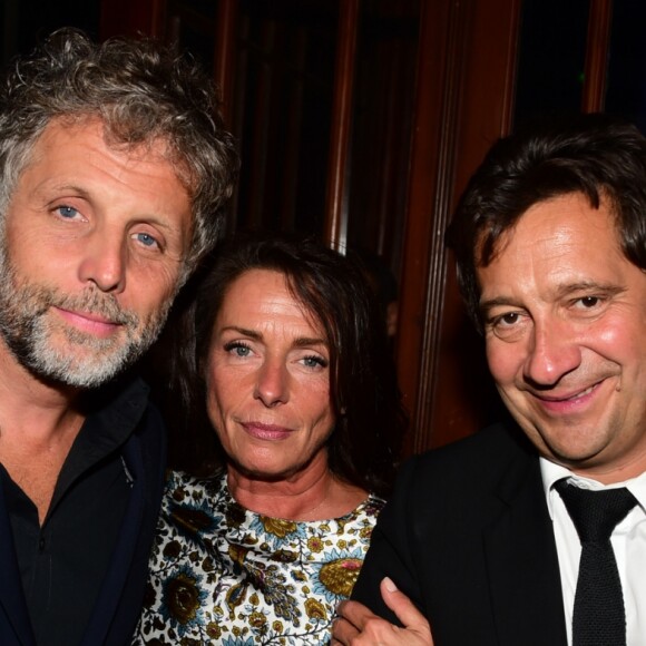 Stéphane Guillon, Nathalie Debras (Directrice de la communication L'Oréal Luxe France) et Laurent Gerra au Kiehl's Club lors du 42ème Festival du Cinéma Américain de Deauville.