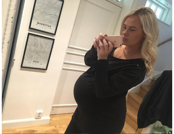 John Guidetti et Sanna Dahlström sont devenus en septembre 2016 les parents d'une petite fille, Nellie.