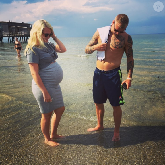 John Guidetti et Sanna Dahlström sont devenus en septembre 2016 les parents d'une petite fille, Nellie.