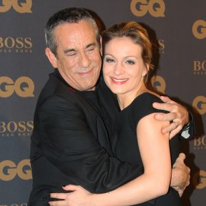 Thierry Ardisson et sa femme Audrey Crespo-Mara - Photocall de la cérémonie des "GQ 2015, Les Hommes de l'Année" au Shangri-La Hotel à Paris, le 25 janvier 2016. © Denis Guignebourg/Bestimage