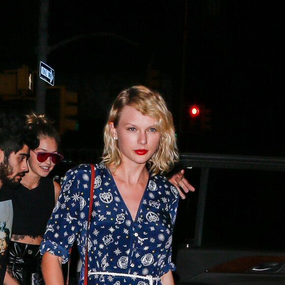 Taylor Swift à la sortie de l'appartement Gigi Hadid à New York. Gigi Hadid est avec son compagnon, le chanteur Zayn Malik. Le 12 septembre 2016