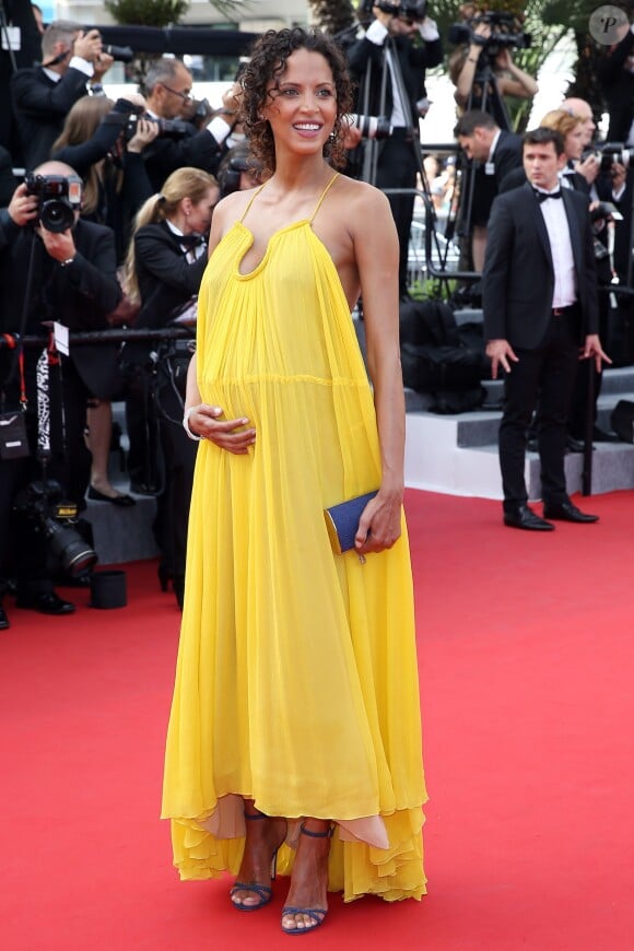 Noémie Lenoir (robe Chloé), enceinte de 6 mois, lors de la Montée des marches pour l'ouverture du 68e Festival du film de Cannes, le 13 mai 2015.