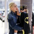 Exclusif - Gwen Stefani emmène son fils Apollo déguisé en Batman chez le dentiste à Beverly Hills le 2 septembre 2016.