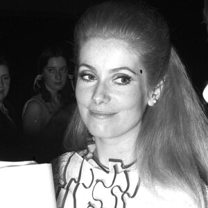 ARCHIVES - CATHERINE DENEUVE LE SOIR DE LA PREMIERE DU FILM "LES DEMOISELLES DE ROCHEFORT" EN 1967 00/03/1967 - Paris