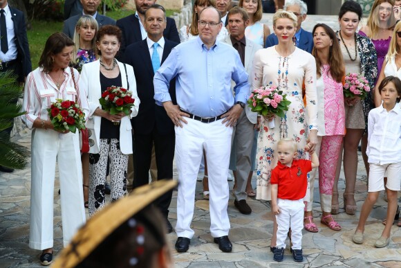 Le prince Albert II de Monaco et la princesse Charlene de Monaco ont participé avec leur fils le prince Jacques au traditionnel pique-nique de fin d'été des Monégasques organisé par la Mairie dans le Parc Princesse Antoinette, le 10 septembre 2016. La princesse Gabriella aurait dû y apparaître aussi, mais le couple princier s'est résolu à entrer dans le parc sans sa fille, qui a fait une colère. © Olivier Huitel /Pool restreint Monaco / Bestimage