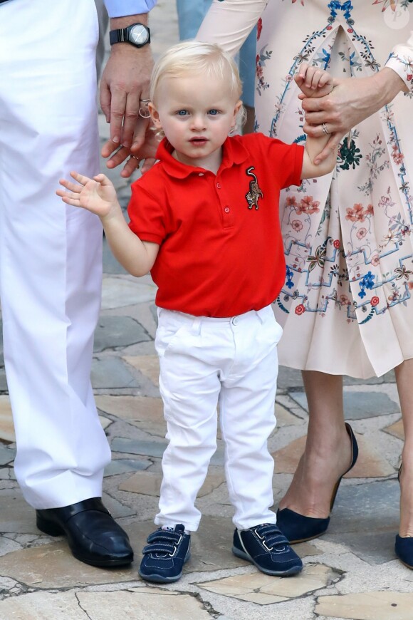 Le prince Albert II de Monaco et la princesse Charlene de Monaco ont participé avec leur fils le prince Jacques au traditionnel pique-nique de fin d'été des Monégasques organisé par la Mairie dans le Parc Princesse Antoinette, le 10 septembre 2016. La princesse Gabriella aurait dû y apparaître aussi, mais le couple princier s'est résolu à entrer dans le parc sans sa fille, qui a fait une colère. © Olivier Huitel /Pool restreint Monaco / Bestimage