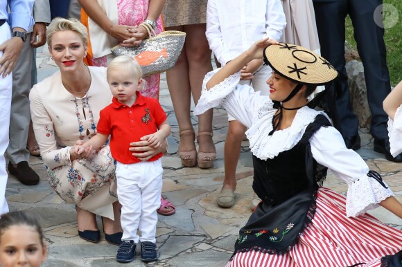 Le prince Albert II de Monaco et la princesse Charlene de Monaco ont participé avec leur fils le prince Jacques au traditionnel pique-nique de fin d'été des Monégasques organisé par la Mairie dans le Parc Princesse Antoinette, le 10 septembre 2016. La princesse Gabriella aurait dû y apparaître aussi, mais le couple princier s'est résolu à entrer dans le parc sans sa fille, qui a fait une colère. © Olivier Huitel /Pool restreint Monaco / Bestimage