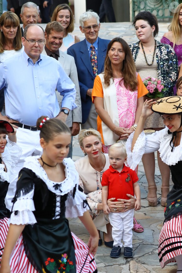 Le prince Albert II de Monaco et la princesse Charlene de Monaco ont participé avec leur fils le prince Jacques au traditionnel pique-nique de fin d'été des Monégasques organisé par la Mairie dans le Parc Princesse Antoinette, le 10 septembre 2016. La princesse Gabriella aurait dû y apparaître aussi, mais le couple princier s'est résolu à entrer dans le parc sans sa fille, qui a fait une colère. © Olivier Huitel /Pool restreint Monaco / Bestimage